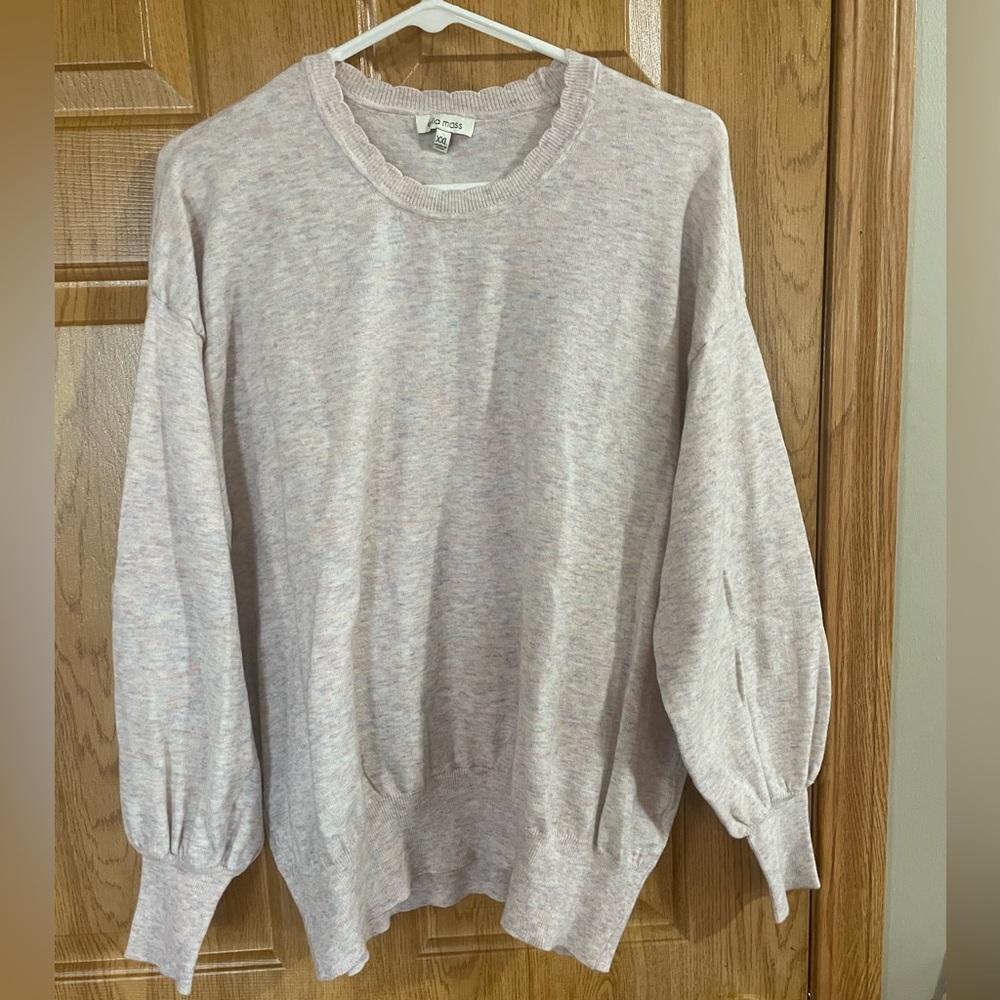 Woman’s lightweight sweater size XL